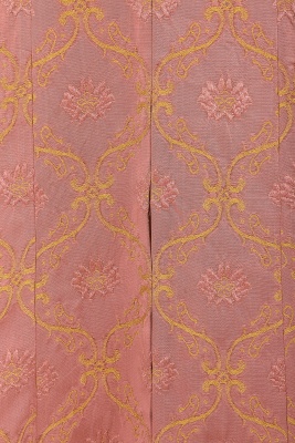 A Junya Watanabe/Comme des Gar&ccedil;ons pink brocaded rayon coat, Autumn-Winter 1997-98 - 4