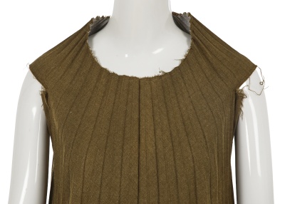 A Junya Watanabe/Comme des Gar&ccedil;ons pleated green wool dress, Autumn-Winter 1998-1999 - 5