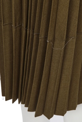 A Junya Watanabe/Comme des Gar&ccedil;ons pleated green wool dress, Autumn-Winter 1998-1999 - 8