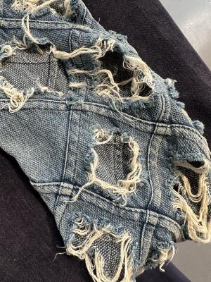 A Junya Watanabe/Comme des Gar&ccedil;ons denim and printed cotton ensemble, Spring-Summer 2002 - 15