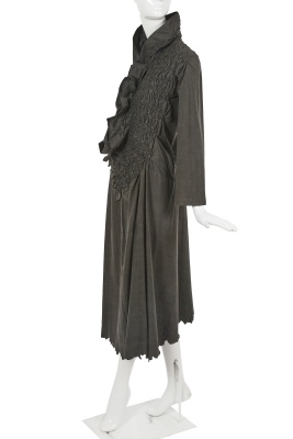 A Junya Watanabe/Comme des Gar&ccedil;ons grey shirred cotton dress, Autumn-Winter 2002-03 - 2