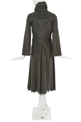 A Junya Watanabe/Comme des Gar&ccedil;ons grey shirred cotton dress, Autumn-Winter 2002-03 - 4