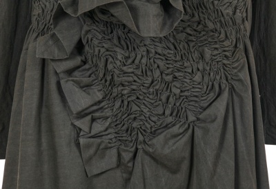 A Junya Watanabe/Comme des Gar&ccedil;ons grey shirred cotton dress, Autumn-Winter 2002-03 - 6