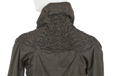 A Junya Watanabe/Comme des Gar&ccedil;ons grey shirred cotton dress, Autumn-Winter 2002-03 - 8