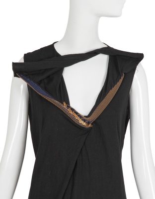 A Junya Watanabe/Comme des Gar&ccedil;ons zip-embellished black dress, Spring-Summer 2005 - 9