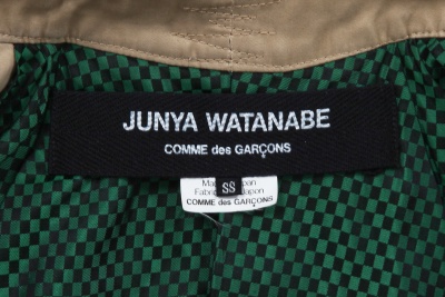 A Junya Watanabe/Comme des Gar&ccedil;ons beige gabardine trench ensemble, Spring-Summer 2006 - 13