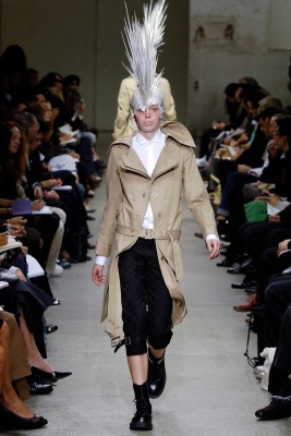 A Junya Watanabe/Comme des Gar&ccedil;ons beige cotton gabardine trench coat, Spring-Summer 2006 - 2