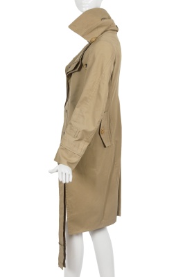 A Junya Watanabe/Comme des Gar&ccedil;ons beige cotton gabardine trench coat, Spring-Summer 2006 - 4