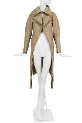 A Junya Watanabe/Comme des Gar&ccedil;ons beige cotton gabardine trench coat, Spring-Summer 2006 - 6