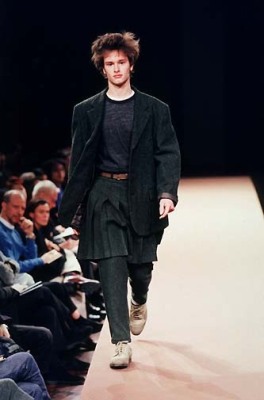 A pair of Comme des Gar&ccedil;ons men's grey wool kilt-trousers, Autumn-Winter 1998-99 - 2