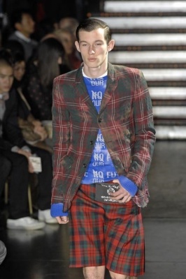 A Comme des Gar&ccedil;ons men's burgundy and green tartan wool suit, Autumn-Winter 2008-09 - 2
