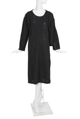 An important Comme des Gar&ccedil;ons distressed black wool dress, probably 'Holes' collection, Autumn-Winter 1982-83 - 3