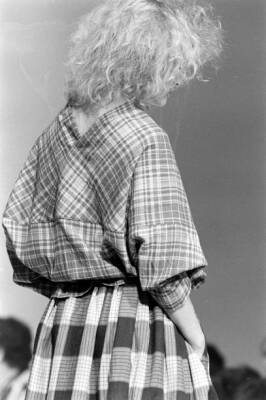 A Comme des Gar&ccedil;ons red and white tartan wool top, 'Holes' collection, Autumn-Winter 1982-83 - 5