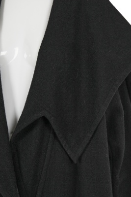 A Comme des Gar&ccedil;ons black wool coat, probably 'Gloves, Skirts, Quilted Big Coats' collection, Autumn-Winter 1983-84 - 4