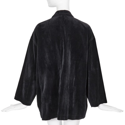 A Comme des Gar&ccedil;ons outsized black velvet blazer, probably 'Gloves, Skirts, Quilted Big Coats' collection, Autumn-Winter 1983-84 - 3