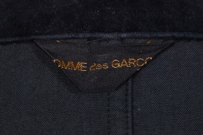 A Comme des Gar&ccedil;ons outsized black velvet blazer, probably 'Gloves, Skirts, Quilted Big Coats' collection, Autumn-Winter 1983-84 - 6
