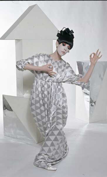 Peggy Moffitt's Rudi Gernreich Tzaims Luksus print silk evening dress, 1966